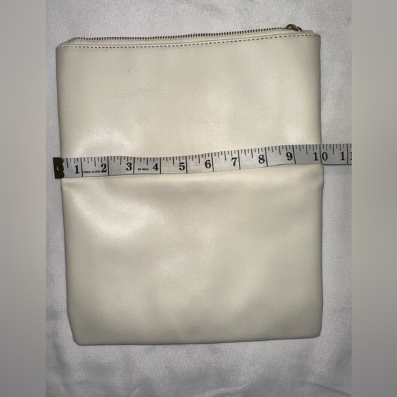 Rachel Pally Beige and Red Floral Zipper Pouch/Clutch NWOT - Picture 4 of 5